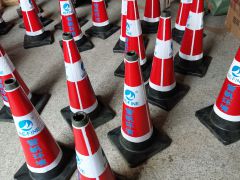 超高性价比PVC反光路锥